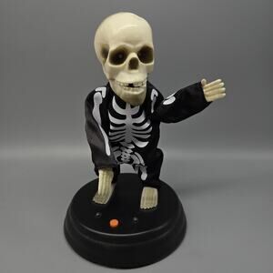 2012 Gemmy Ghoul Dancing Skeleton Raver Dances to Pit Bull HEY BABY Animated 10"